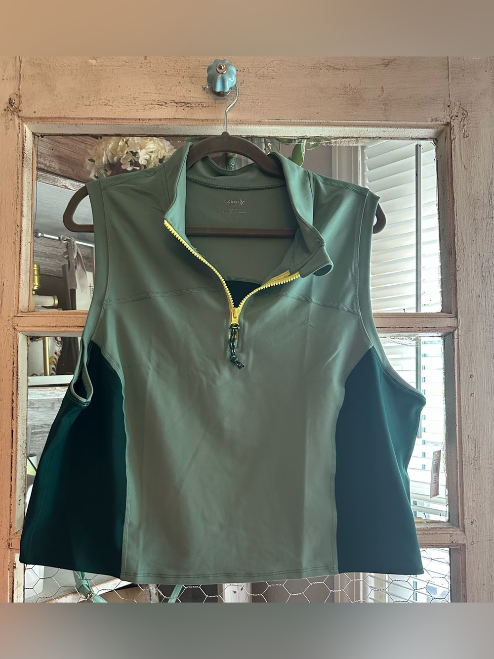 NWT Old Navy | Sleeveless Quarter-Zip Active in Green Color Block